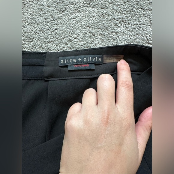 Alice + Olivia Mini Pleated shorts - Picture 7 of 8